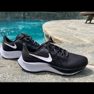 NIKE PEGASUS 7 BRAND NEW